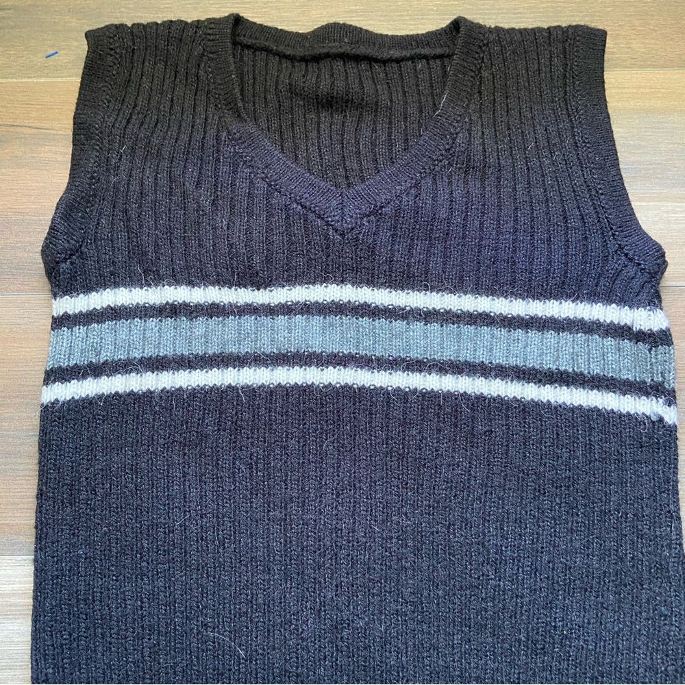 Y2K Knitted Black & Stripped Sleeveless Sweater Vest Top - Picture 2 of 6